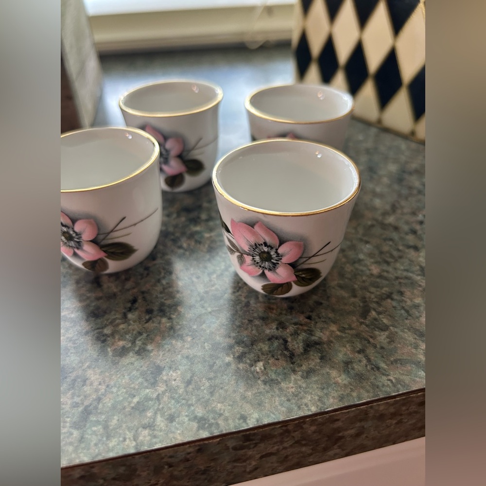 Tiny cups